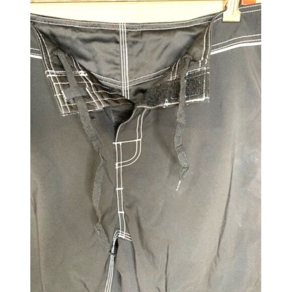 Dethrone Royalty Men's Black & Red MMA Fight Shorts Size 36 Polyester - Picture 4 of 10